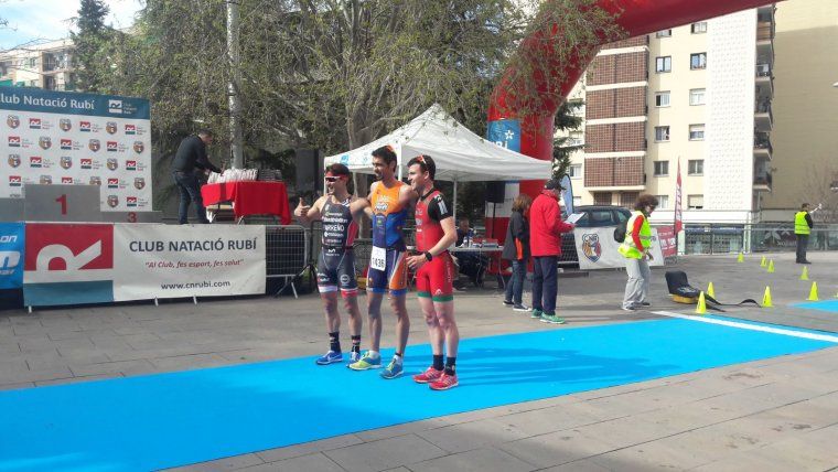 Els tres primers classificats de la cursa.