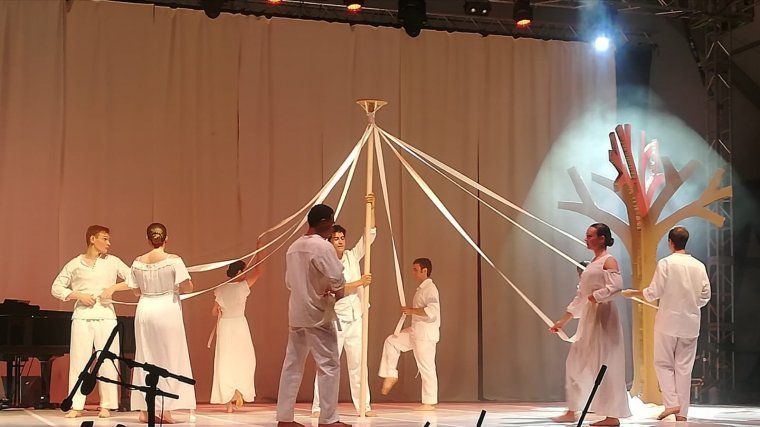 L'Esbart Dansaire al Castell
