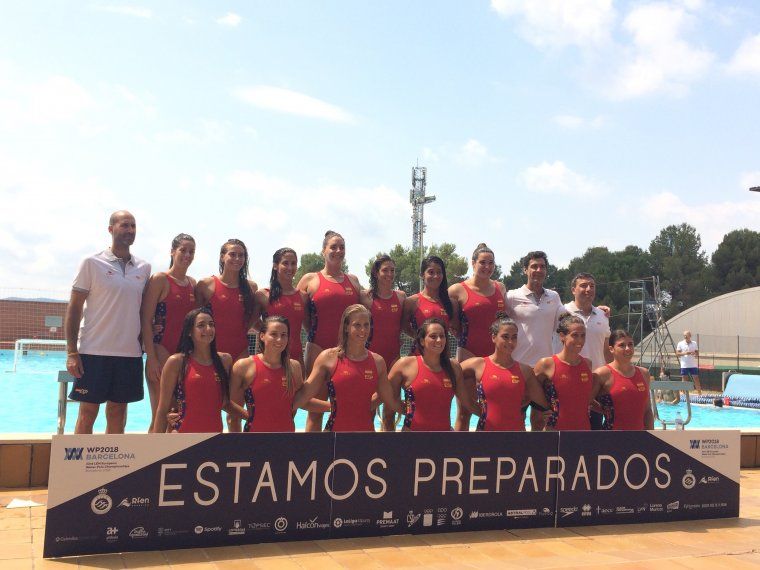 Bea Ortiz amb la selecció femenina de waterpolo