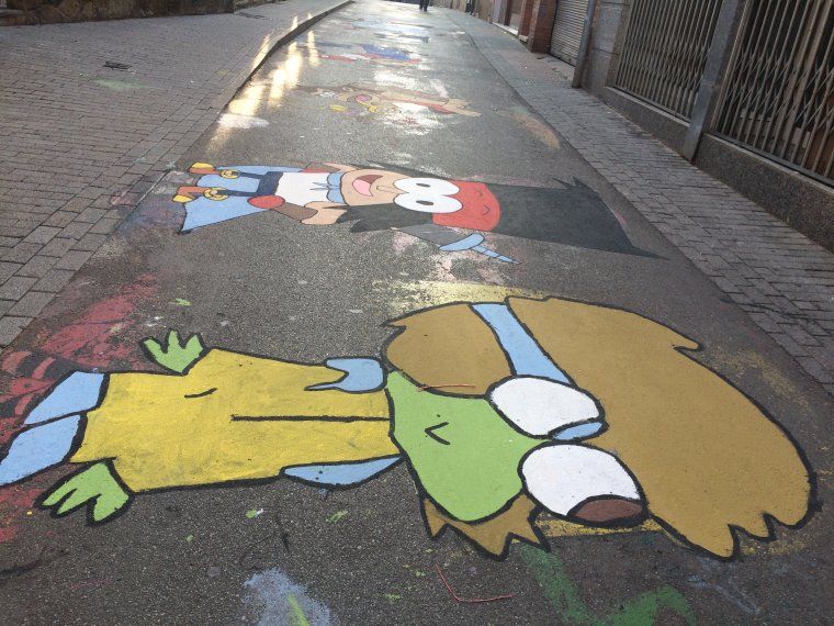 Dibuixos que decoren el carrer Sant Miquel