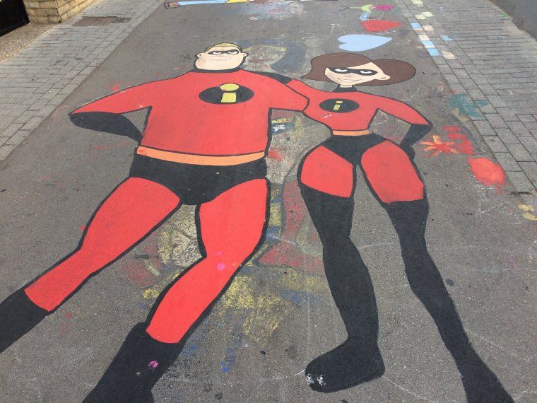 Dibuixos que decoren el carrer Sant Miquel