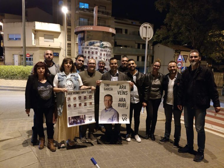 Enganxada de cartells VR