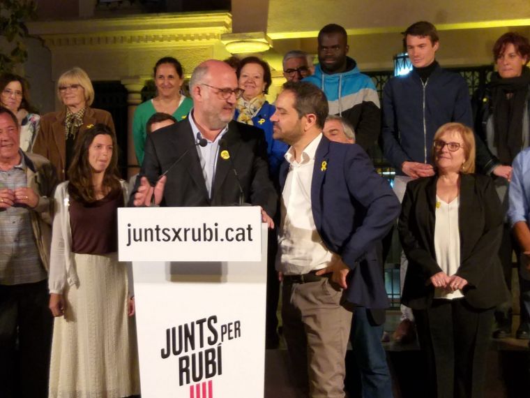 Jaume Buscallà amb Eduard Pujol a la presentació de candidatura de JxR