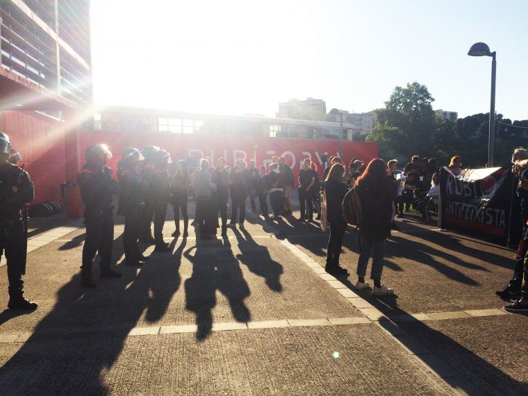Protesta antifeixista per l'acte de VOX