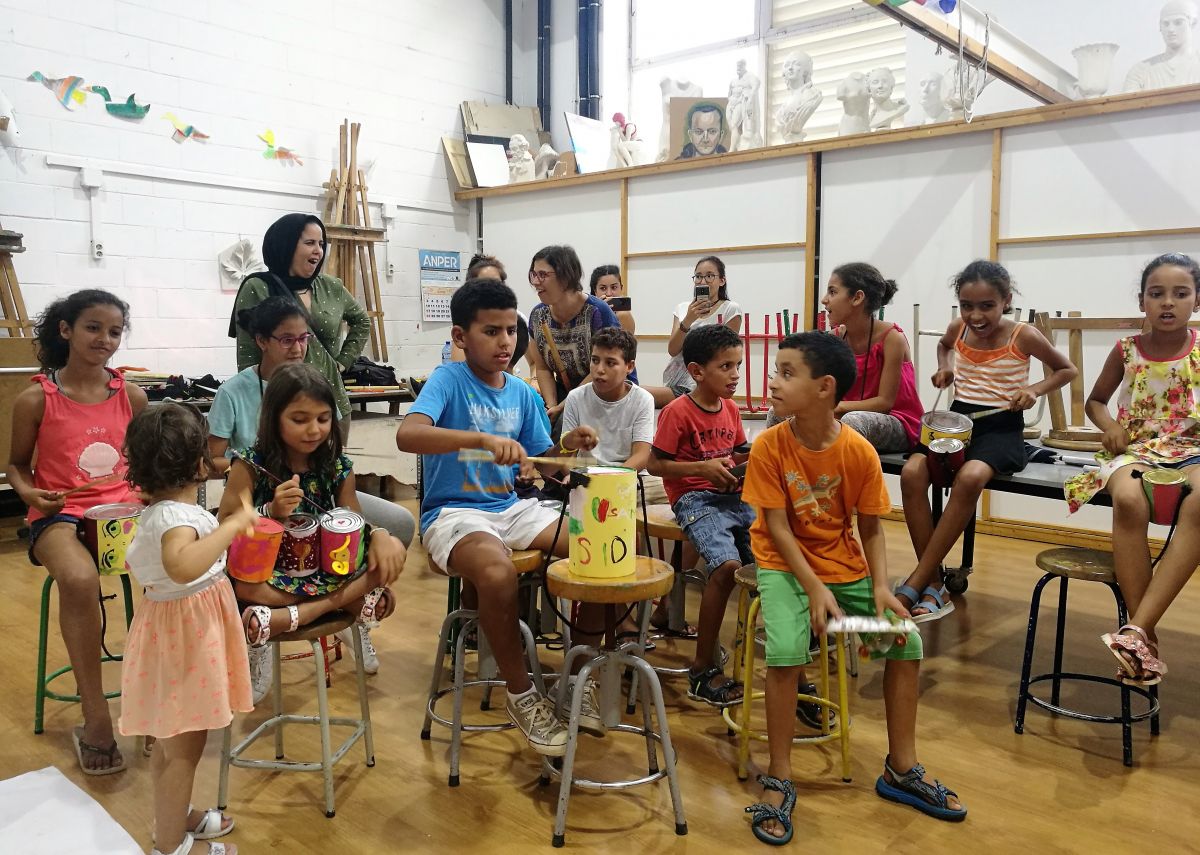 Nens i nens sahrauís acollits per famílies de Rubí i Sant Cugat en una activitat a l'EDRA