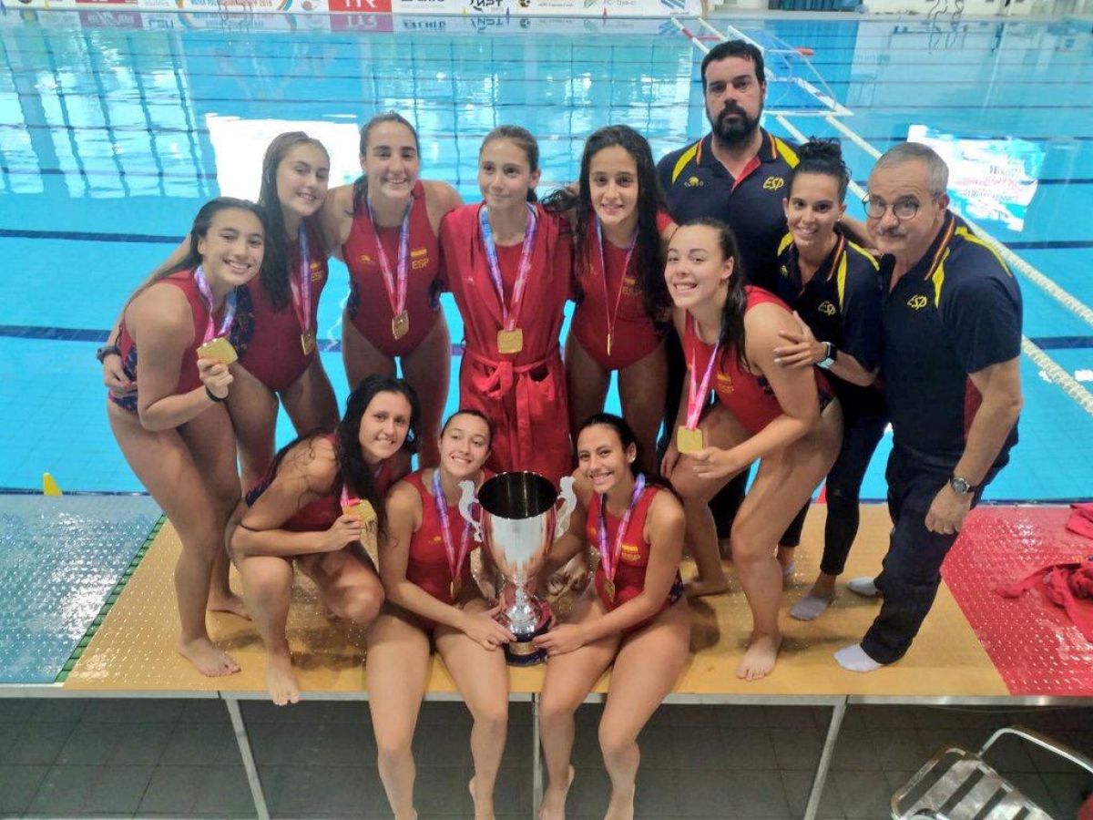 La selecció espanyola de waterpolo en categoria cadet, campiona d'Europa
