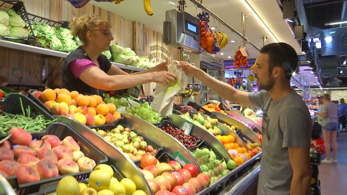 Cada vegada són més els usuaris que utilitzen el tàper a l'hora d'anar a comprar