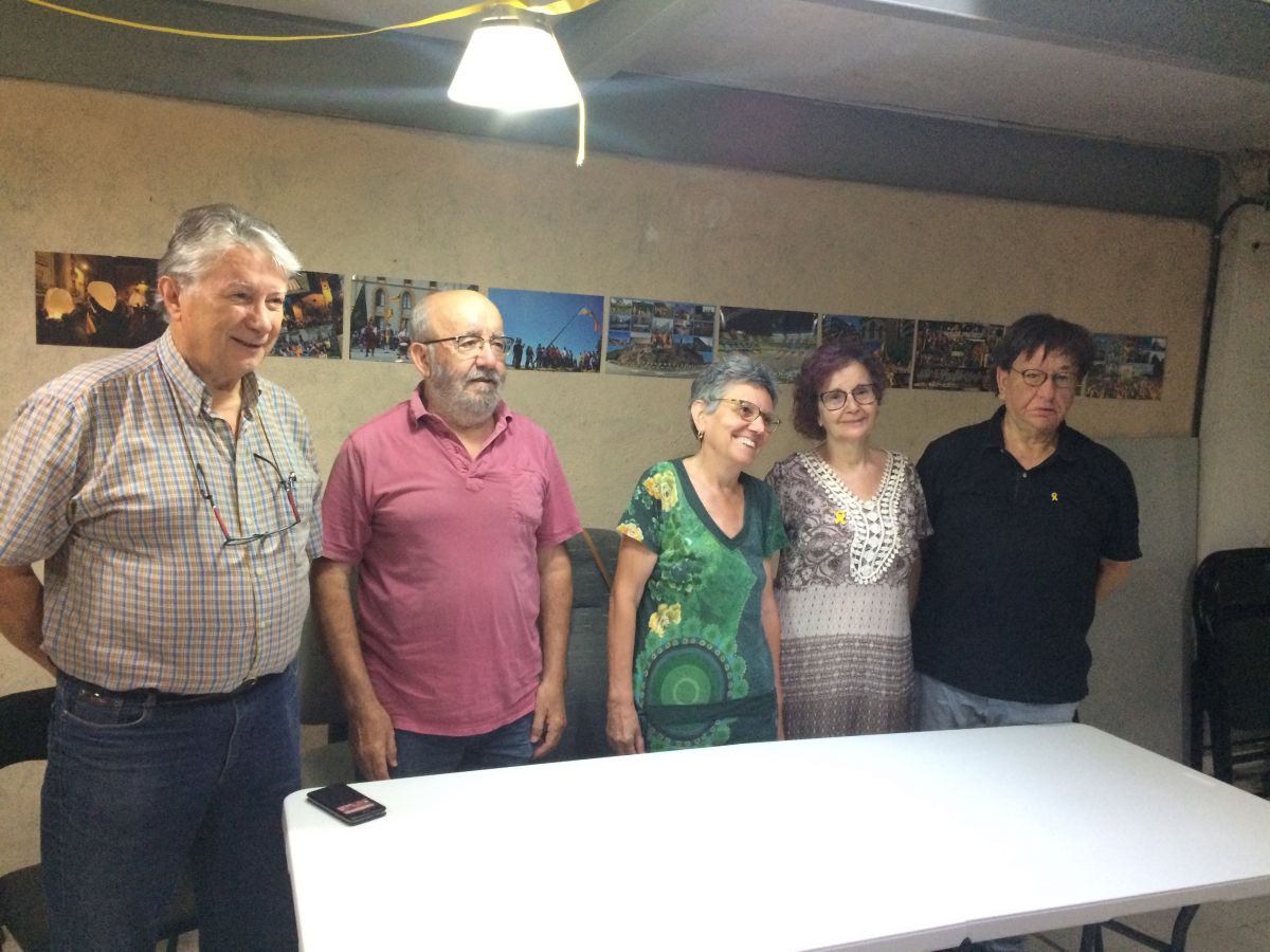 Membres de l'ANC presentant les activitats de la Diada