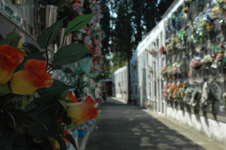 El cementiri obre interrompudament de 9h a 18h entre els dies 22 d'octubre i 2 de novembre