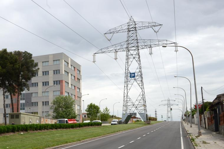 Les línies d'alta tensió a l'Anvinguda Electricitat de Rubí Les línies d'alta tensió a l'Anvinguda Electricitat de Rubí
