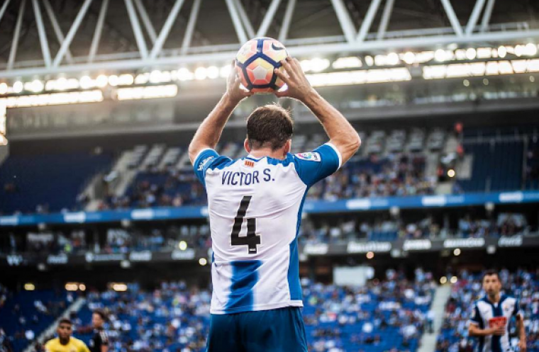 El rubinenc Víctor Sánchez, jugador del primer equip del RCD Espanyol, va rebre el Rubeo d'Or l'any passat per la seva trajectòria esportiva