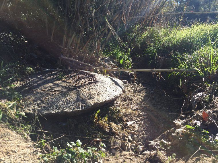 Inici de les obres per solucionar el mal estat del col·lector de Can Xercavins. FOTO: ARXIU