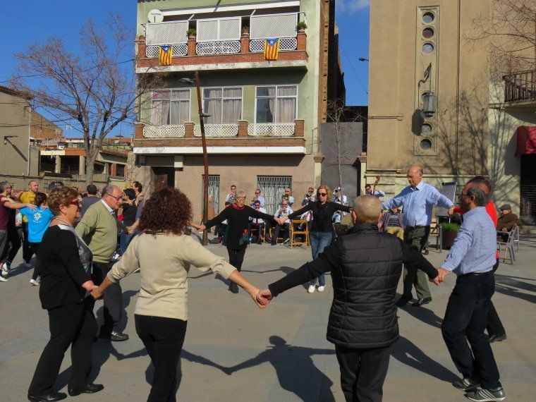 Audició de sardanes a la plaça Catalunya. FOTO: ARXIU