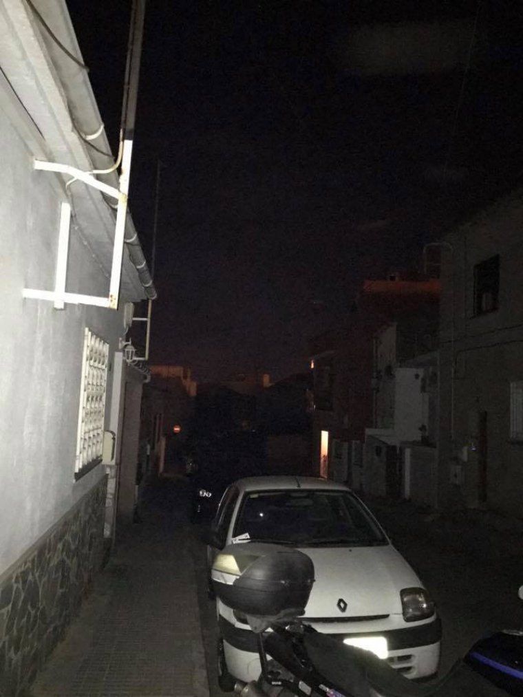 Carrer Salamanca del barri de Ca n'Oriol sense llum