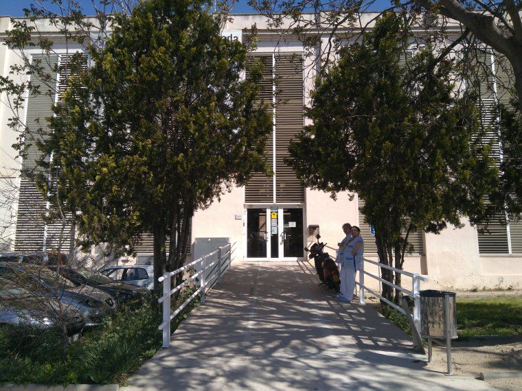 Entrada de l'Escola Municipal de Música Pere Burés