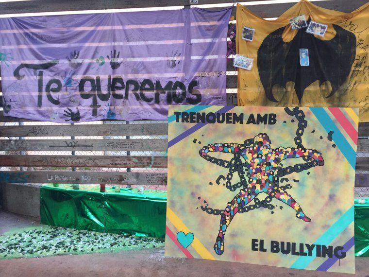 Homenatge en honor a l'Alan en la plaça Anselm Clavè Homenatge en honor a l'Alan en la plaça Anselm Clavè