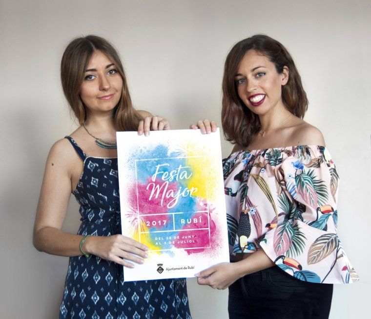 Judit Carrera i Irene Restoy, amb el cartell guanyador de la Festa Major de Rubí 2017