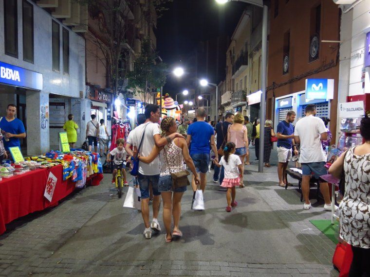 Més d'un centenar d'establiments van obrir fins a la mitjanit durant la 5a Nit Oberta