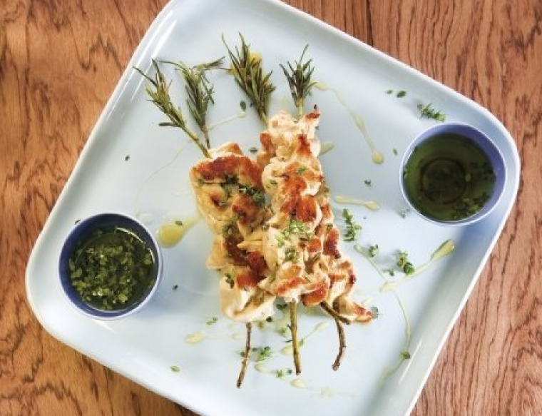 Broquetes de pollastre amb herbes