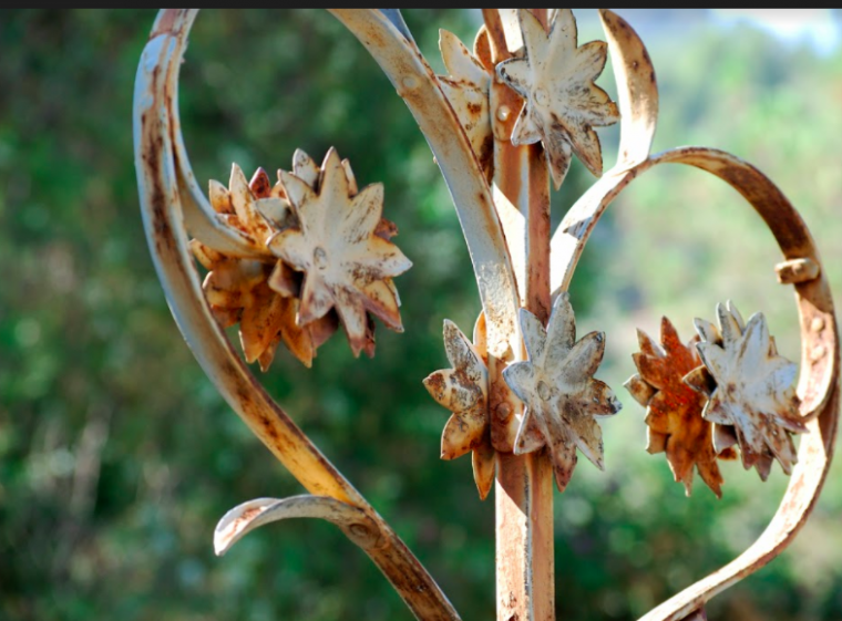 Detall de l'art escultòric del cementiri de Terrassa