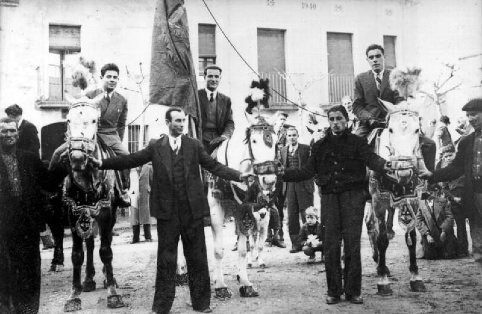 FOTOGALERIA: Com era abans la desfilada dels Tres Tombs a Rubí?