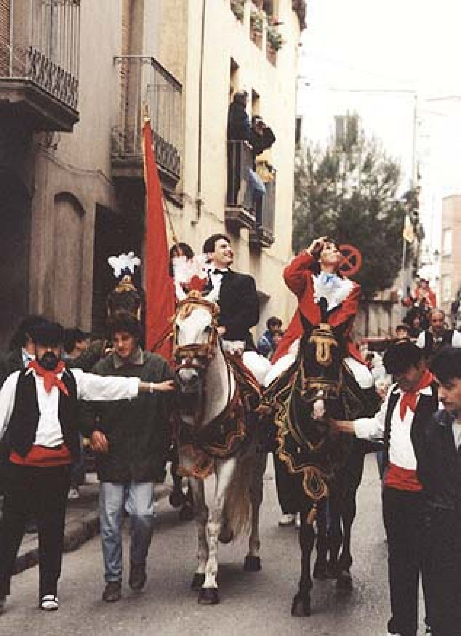 FOTOGALERIA: Com era abans la desfilada dels Tres Tombs a Rubí?