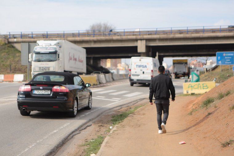 La carretera de Rubí és molt precària per vianants i ciclistes FOTO: Artur Ribera La carretera de Rubí és molt precària per vianants i ciclistes FOTO: Artur Ribera