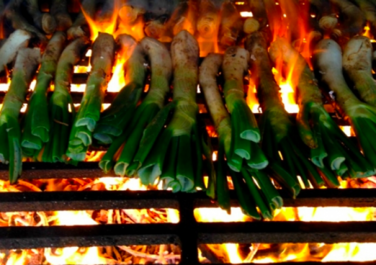 Els calçots tradicionals es fan a la brasa