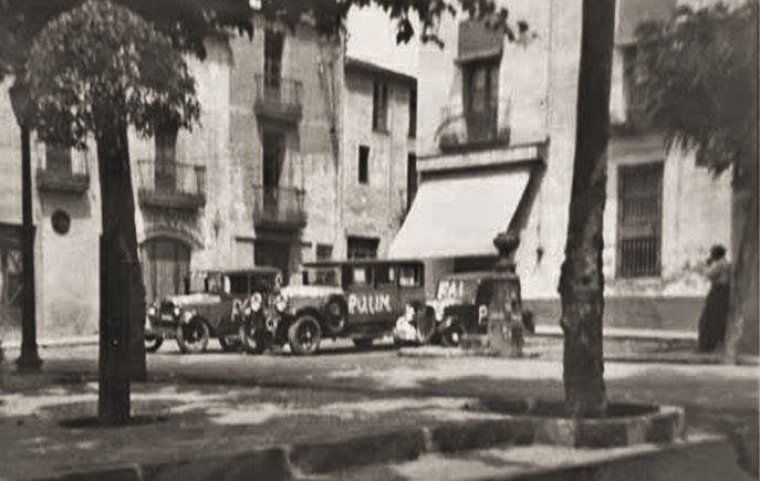 Vehicles requisats pel Comitè de Milícies Antifeixistes, a la plaça Catalunya