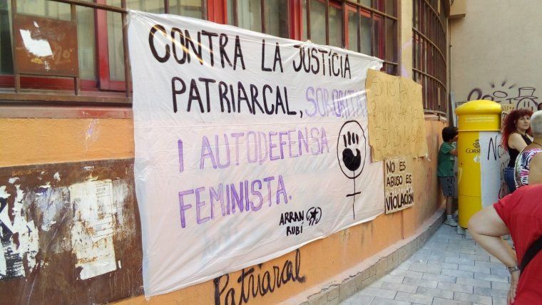 Concentració a les portes del Jutjat Concentració a les portes del Jutjat