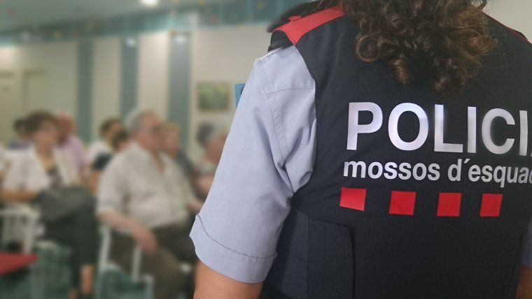 Article de Miquel Raso sobre una xerrada dels Mossos d'Esquadra per a la gent gran