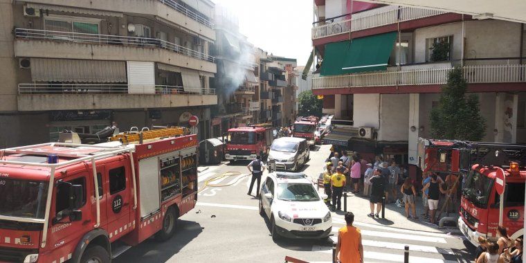 L'incendi al carrer Joan Maragall, vist des del carrer