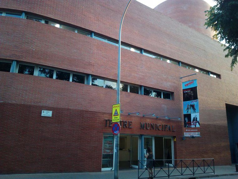 Les entrades per als espectacles es podran comprar a la taquilla del teatre municipal La Sala FOTO: Arxiu