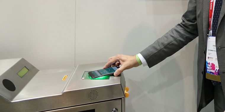 Imatge d'arxiu de demostració del funcionament de la futura T-Mobilitat