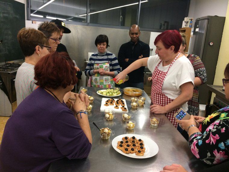 María Ruiz durant el primer taller de cuina saludable