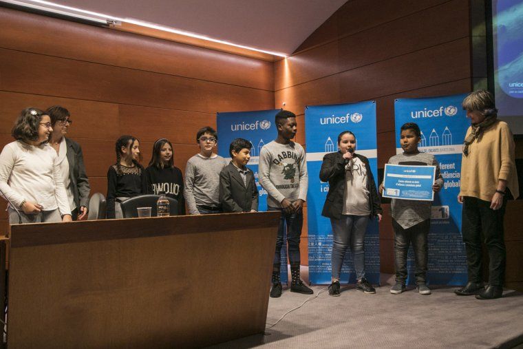 Lliurament del reconeixement Unicef als alumnes del Teresa Altet