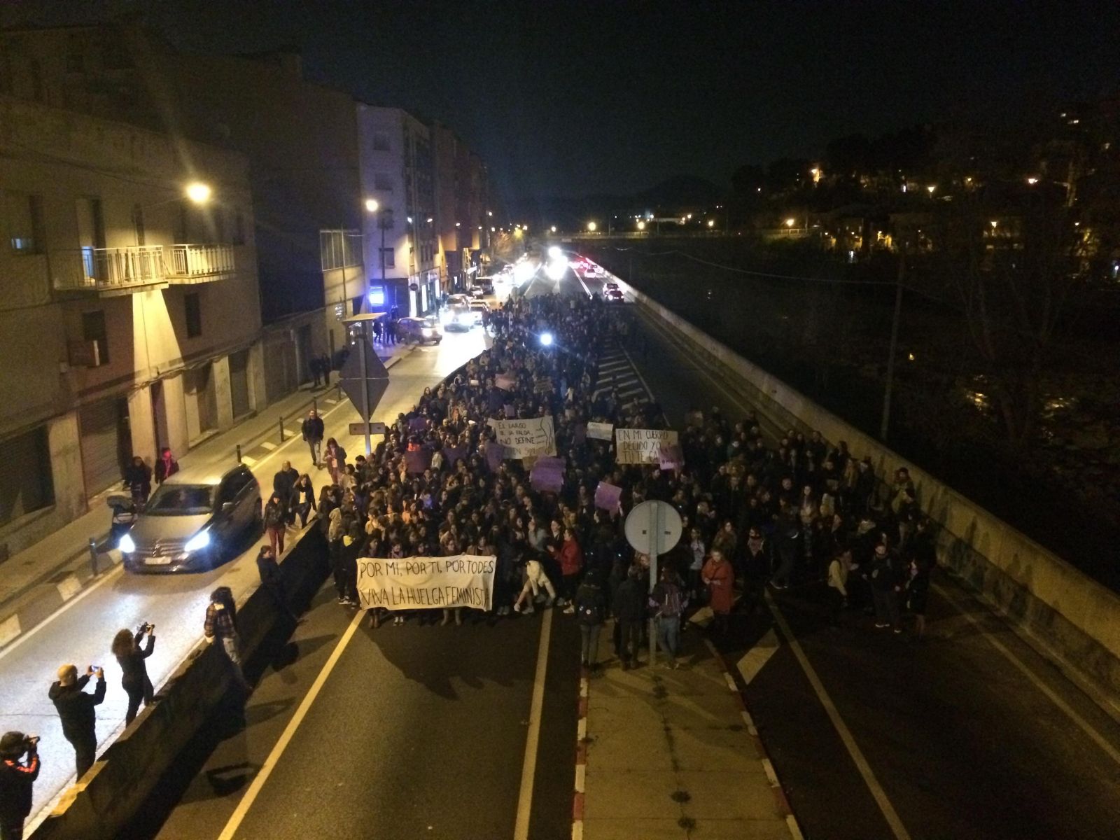 La manifestació del 8M a Rubí en imatges