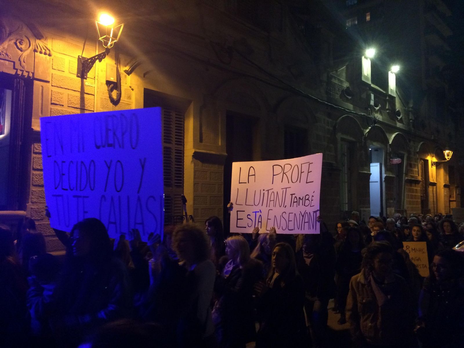 La manifestació del 8M a Rubí en imatges