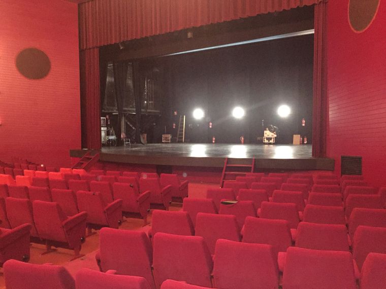 El teatre La Sala de Rubí ofereix 13 nous espectacles per... El teatre La Sala de Rubí ofereix 13 nous espectacles per...