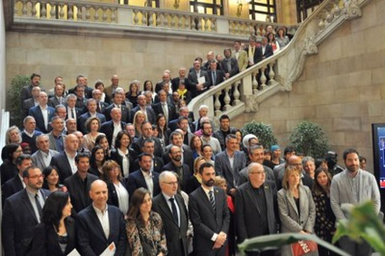 Tots els signants, al Parlament de Catalunya