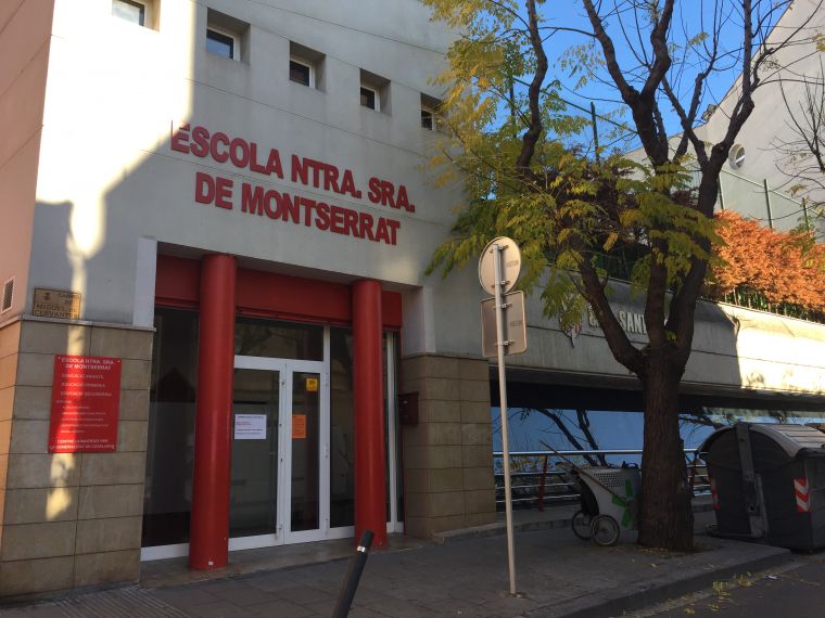 Façana de l'Escola Montserrat de Rubí