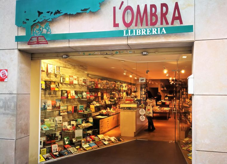 Façana de L'Ombra de Rubí, una de les llibreries de la ciutat Façana de L'Ombra de Rubí, una de les llibreries de la ciutat