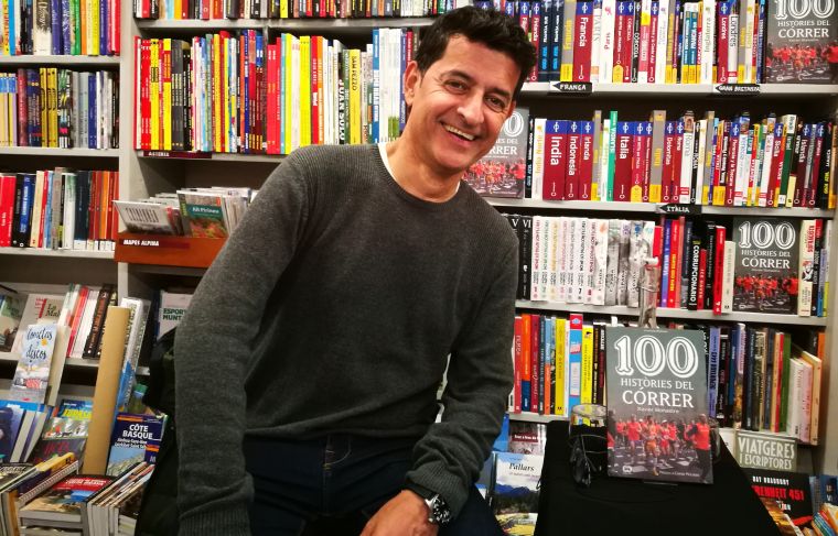 Xavier Bonastre, en la presentació del seu llibre a El Racó del Llibre de Rubí FOTO: Arxiu