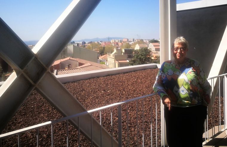 Milagros Calleja a la terrassa de la Biblioteca Mestre Martí Tauler de Rubí Milagros Calleja a la terrassa de la Biblioteca Mestre Martí Tauler de Rubí