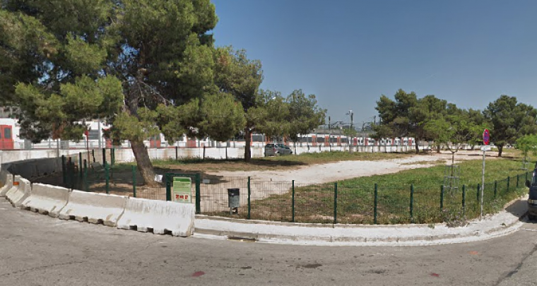 Zona d'esbarjo per a gossos del carrer d'Antoni Sedó