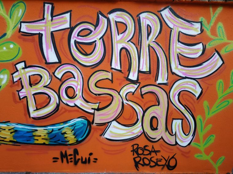 Un dels grafitis que decoren els voltants de l'Espai Jove Torre Bassas