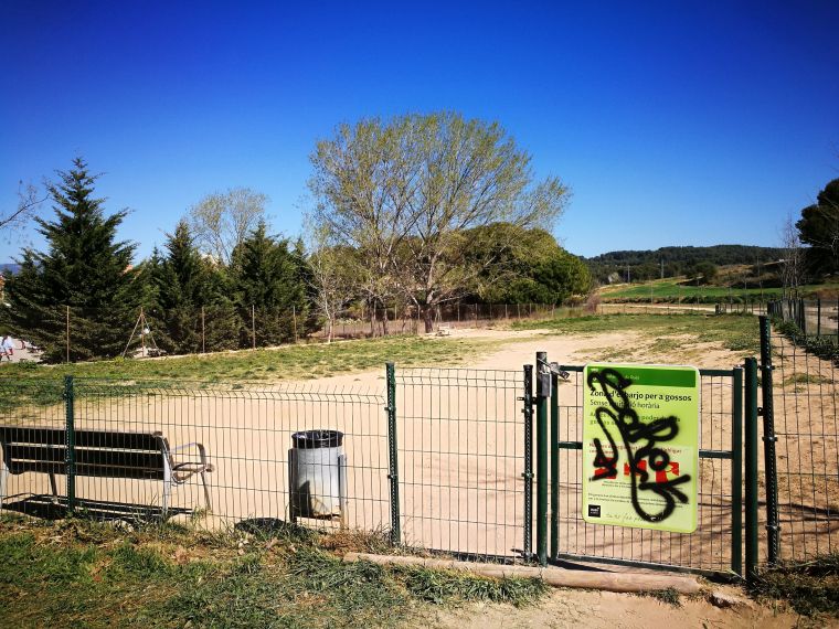Posar una zona d'ombra al pipicà de Ca n'Oriol és una de les propostes dels pressupostos participatius. FOTO: Arxiu  Posar una zona d'ombra al pipicà de Ca n'Oriol és una de les propostes dels pressupostos participatius. FOTO: Arxiu