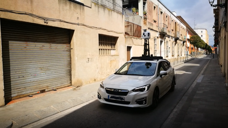 El cotxe d'Apple Maps pels carrers del centre de Rubí