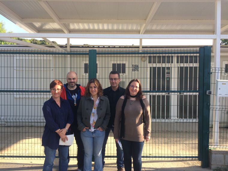 Membres d'ECP a les portes de l'Escola del Bosc