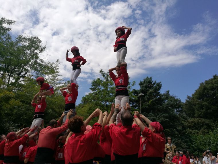 Els castellers de Rubí durant la seva actuació a l'Aplec de Sant Muç